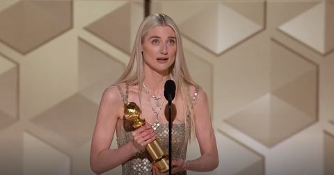 Nữ diễn viên Elizabeth Debicki vừa giành chiến thắng với vai Công nương Diana trong 'The Crown'. Vai diễn này mang về cho nữ diễn viên 33 tuổi Quả cầu vàng ở hạng mục Nữ phụ hay nhất trong phim truyền hình (Best Performance by an Actress in a Supporting Role on Television). Nữ diễn viên Elizabeth Debicki vừa giành chiến thắng với vai Công nương Diana trong 'The Crown'. Vai diễn này mang về cho nữ diễn viên 33 tuổi Quả cầu vàng ở hạng mục Nữ phụ hay nhất trong phim truyền hình (Best Performance by an Actress in a Supporting Role on Television).