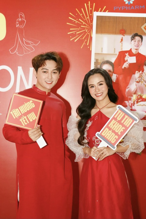 Phan Như Thùy - Duy Zuno gia nhập đường đua nhạc Tết 2024- Ảnh 5. Duy Zuno, Phan Như Thùy tươi tắn trong buổi ra mắt MV