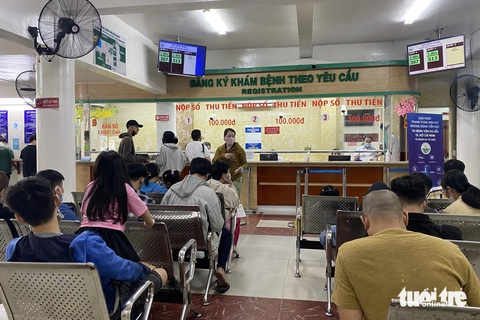 Bỗng dưng ngứa khắp người, làm sao biết nguyên nhân?- Ảnh 1. Ngứa là một triệu chứng thường gặp nhất, trong đó mày đay là một trong những bệnh lý khiến người bệnh ngứa dữ dội, có mặt trong 10 bệnh lý thường gặp nhất tại Bệnh viện Da liễu TP.HCM - Ảnh: X.MAI