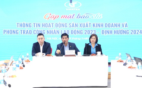 Lãnh đạo Vinatex: 'Không nghĩ kịch bản xấu nhất đã diễn ra'- Ảnh 1. Lãnh đạo Vinatex thông tin về kết quả kinh doanh năm 2023 - Ảnh: N.KH.