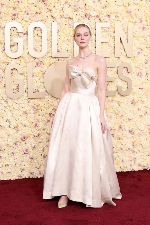 Siêu mẫu Heidi Klum soán ngôi mặc đẹp thảm đỏ Quả cầu vàng 2024- Ảnh 7. Elle Fanning hóa nàng thơ trên thảm đỏ