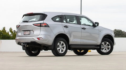 Isuzu D-Max thêm động cơ hybrid tiết kiệm 10% tiêu hao nhiên liệu- Ảnh 2. Cả phân khúc bán tải của D-Max và SUV của MU-X đều đang dồn dập chạy đua công nghệ điện hóa - Ảnh: Drive