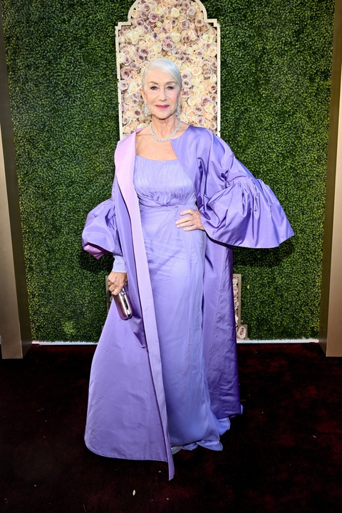 Nữ diễn viên kì cựu Helen Mirren trong đầm tím của Dolce & Gabbana - Ảnh: Getty Nữ diễn viên kỳ cựu Helen Mirren trong đầm tím của Dolce & Gabbana - Ảnh: Getty