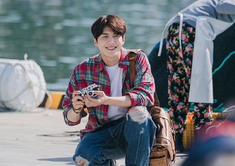 Kim Seon Ho nổi tiếng sau Hometown Cha Cha Cha - Ảnh: tvN Kim Seon Ho nổi tiếng sau Hometown Cha Cha Cha - Ảnh: tvN
