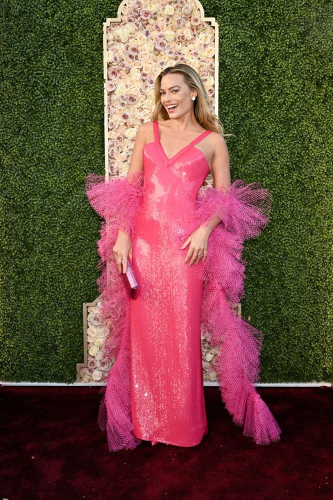 Siêu mẫu Heidi Klum soán ngôi mặc đẹp thảm đỏ Quả cầu vàng 2024- Ảnh 5. 'Bom sex' Margot Robbie nổi bật trong bộ đầm hồng lấp lánh