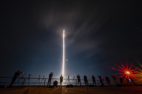 2h18 sáng 8-1, tên lửa Vulkan chở tàu đổ bộ Mặt Trăng Peregrine được phóng từ Mũi Canaveral, Florida - Ảnh: AFP Lúc 2h18 sáng 8-1, tên lửa Vulkan chở tàu đổ bộ Mặt trăng Peregrine được phóng từ Mũi Canaveral, Florida - Ảnh: AFP
