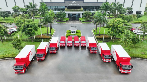THACO AUTO bàn giao lô 140 xe cho J&T Express Việt Nam- Ảnh 2. Các mẫu xe trong buổi lễ bàn giao của THACO AUTO