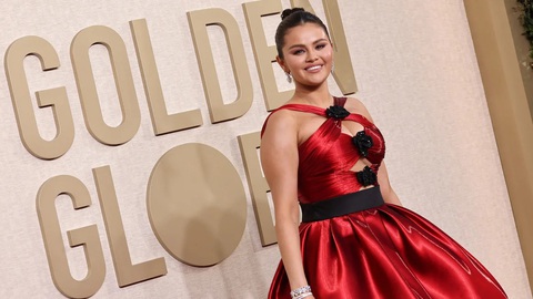 Selena Gomez tại thảm đỏ Quả cầu vàng. Cô được đề cử Nữ diễn viên chính xuất sắc trong series phim truyền hình - nhạc kịch hoặc hài kịch, với phim Only Murders in the Building - Ảnh: Getty Selena Gomez tại thảm đỏ Quả cầu vàng. Cô được đề cử Nữ diễn viên chính xuất sắc trong series phim truyền hình - nhạc kịch hoặc hài kịch, với phim Only Murders in the Building - Ảnh: Getty