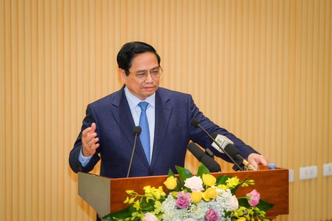 Thủ tướng: Không để người dân, doanh nghiệp thiếu vốn- Ảnh 1. Thủ tướng chỉ đạo trong năm 2024, ngành ngân hàng không để ách tắc trong lưu thông tiền tệ, không để người dân, doanh nghiệp thiếu vốn - Ảnh: SBV