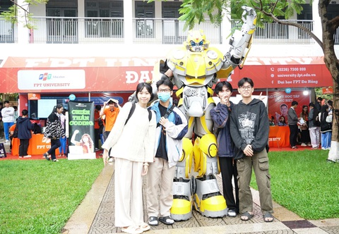 Không có ngành Mô hình robot của Trường đại học FPT hút nhiều học sinh tại chương trình - Ảnh: Đ.C.