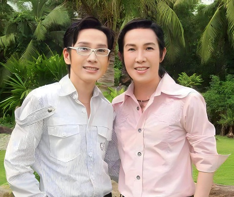 Nghệ sĩ Vũ Luân (bìa trái) và ba nuôi Vũ Linh - Ảnh: Facebook Vũ Luân Nghệ sĩ Vũ Luân (bìa trái) và ba nuôi Vũ Linh - Ảnh: Facebook Vũ Luân