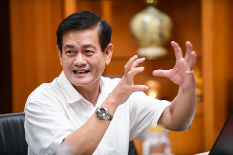 Giám khảo Ngô Viết Nam Sơn đề xuất tiêu chí chấm giải Thiết kế biểu tượng hữu nghị TP.HCM Giám khảo Ngô Viết Nam Sơn góp ý về tiêu chí chấm giải Thiết kế biểu tượng hữu nghị TP.HCM - Ảnh: QUANG ĐỊNH