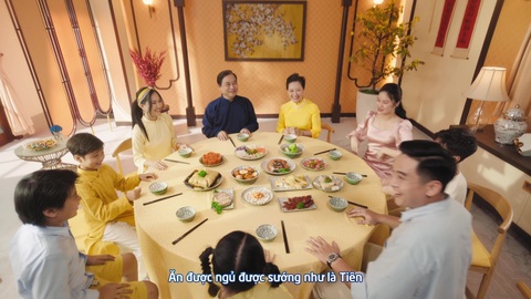 Ngày Tết: chọn quà sao cho ý nghĩa?- Ảnh 2. Những món quà ý nghĩa như Vinamilk Sure Prevent Gold chính là sự quan tâm chân thành, bù đắp cho những phút giây ở xa cha mẹ