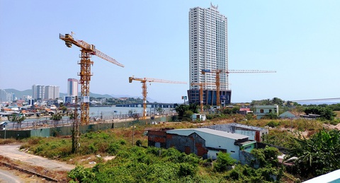 Đề nghị tiếp tục thu hồi đất tại Cồn Tân Lập giao cho Sông Đà Nha Trang- Ảnh 1. Khu Cồn Tân Lập, TP Nha Trang có 940 hộ bị giải tỏa, thu hồi đất giao cho doanh nghiệp thực hiện dự án - Ảnh: PHAN SÔNG NGÂN
