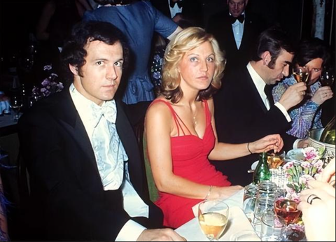 'Hoàng đế' Beckenbauer qua đời để lại khối tài sản 150 triệu euro- Ảnh 3. Beckenbauer kết hôn năm 1966 với bà Brigitte - Ảnh: INTERNET