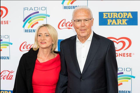 'Hoàng đế' Beckenbauer qua đời để lại khối tài sản 150 triệu euro- Ảnh 4. Beckenbauer kết hôn lần thứ hai với bà Sybille - Ảnh: INTERNET