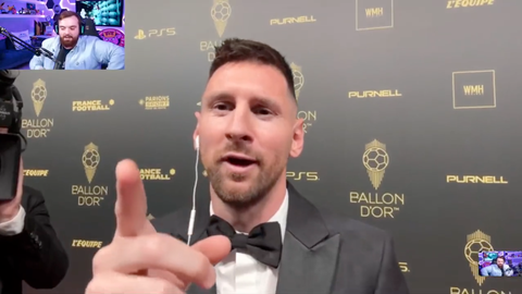 Lionel Messi được đề cử hạng mục kỳ lạ: “Cơn tức giận của năm”- Ảnh 1. Lionel Messi mắng vui bạn thân Ibai Llanos - Ảnh cắt từ clip