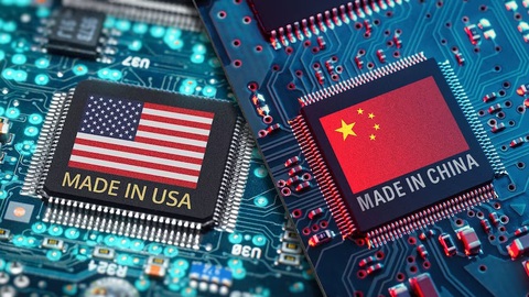 Nghị sĩ Mỹ kêu gọi khẩn cấp giảm phụ thuộc chip công nghệ cũ từ Trung Quốc- Ảnh 1. Con chip là một trong những lĩnh vực cạnh tranh giữa Mỹ và Trung Quốc - Ảnh: ABC NEWS