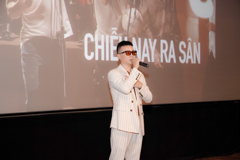 Hoàng Bách mang Hoàng Bách thừa nhận khuyết điểm và chia sẻ Chiều nay ra sân được thực hiện dựa vào trải nghiệm cá nhân nên không tránh được thiếu sót, anh sẽ thay thế bằng một sản phẩm dành riêng cho bóng đá nữ.