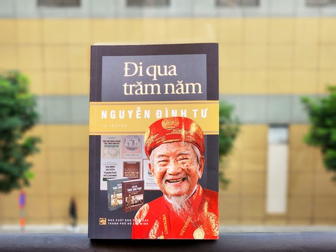 Đi qua trăm năm, tự truyện của sử gia 104 tuổi Nguyễn Đình Tư- Ảnh 1. Tự truyện Đi qua trăm năm của nhà nghiên cứu 104 tuổi Nguyễn Đình Tư