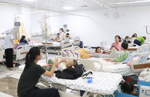 Trẻ nhỏ mắc bệnh đường hô hấp nhập viện điều trị tại Bệnh viện Nhi đồng Thành phố (TP.HCM) - Ảnh: XUÂN MAI Trẻ nhỏ mắc bệnh đường hô hấp nhập viện điều trị tại Bệnh viện Nhi đồng thành phố (TP.HCM) - Ảnh: XUÂN MAI