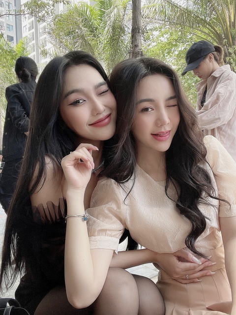 ‘Tiểu tam’ cứ gặp Quỳnh Kool là ăn tát thì ra là hoa khôi Kinh tế Quốc dân- Ảnh 3. ‘Tiểu tam’ cứ gặp Quỳnh Kool là ăn tát thì ra là hoa khôi Kinh tế Quốc dân- Ảnh 3.