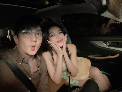 Loạt ảnh nhí nhó của Cù Thị Trà với B Trần Loạt ảnh nhí nhố của Cù Thị Trà với B Trần
