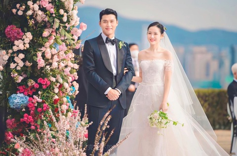 Son Ye Jin và Hyun Bin quyên góp 150 triệu won cho trẻ em khó khăn- Ảnh 3. Vợ chồng Son Ye Jin - Hyun Bin nhận