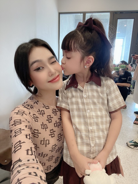 Sở hữu nhan sắc xinh đẹp, tiểu tam Anh Thư được CĐM khuyên nên thi hoa hận Sở hữu nhan sắc xinh đẹp, tiểu tam Anh Thu được cộng đồng mạng khuyên nên thi hoa hậu