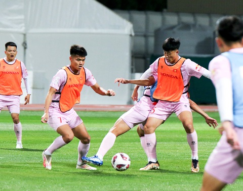 Asian Cup 2023: Bài tổng duyệt của HLV Troussier- Ảnh 1. Đội tuyển Việt Nam tập luyện cho trận giao hữu với Kyrgyzstan - Ảnh: VFF