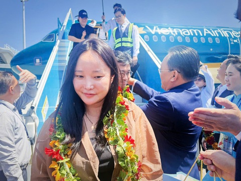 Vị khách du lịch thứ 9 triệu đến Khánh Hòa - Ảnh 1. Vị khách thứ 9 triệu của năm 2024 đến Khánh Hòa là ai? - Ảnh 1.