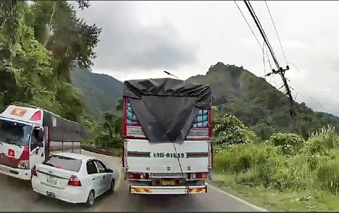 Vụ xe tập lái vượt ẩu trên đèo Bảo Lộc: Chấn chỉnh trường và giáo viên - Ảnh 1.