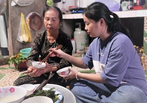 Cô bé mồ côi muốn làm bác sĩ thú y - Ảnh 1. Cô bé mồ côi muốn làm bác sĩ thú y - Ảnh 1.