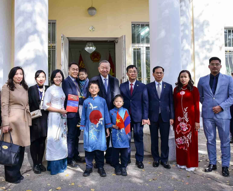 Tổng Bí thư, Chủ tịch nước Tô Lâm gặp gỡ cộng đồng người Việt tại Mông Cổ - Ảnh 1. Tổng Bí thư, Chủ tịch nước Tô Lâm gặp gỡ cộng đồng người Việt tại Mông Cổ - Ảnh 1.
