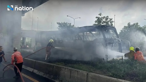 Cháy xe buýt chở học sinh ở Thái Lan, 10 em chết, còn 25 em chưa tìm thấy - Ảnh 3. Cháy xe buýt chở học sinh ở Thái Lan, 22 em thiệt mạng - Ảnh 3.