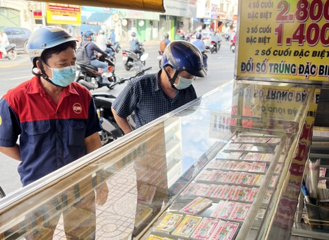 Khóc, cười giấc mơ đổi đời từ vé số - Kỳ 4: 'Trúng chết liền' nhưng càng mua càng ghiền - Ảnh 1. Kỳ 4: “Trúng chết liền” nhưng càng mua càng ghiền - Ảnh 1.