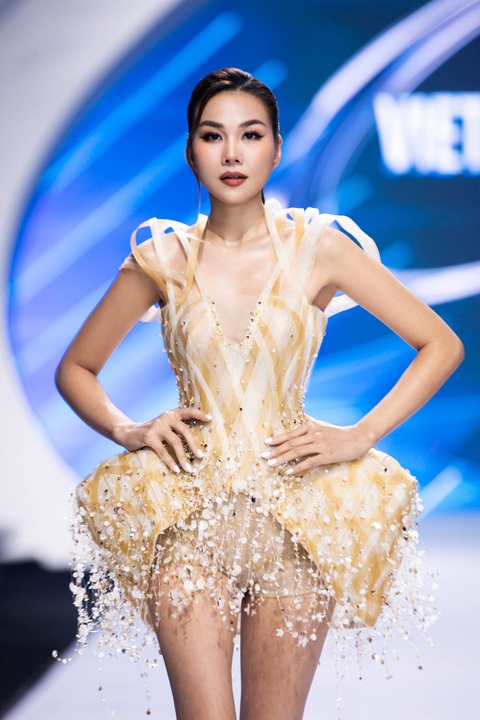 Long Kan - Ảnh 2. Long Kan mạo hiểm đưa đồ án tốt nghiệp lên sàn diễn chuyên nghiệp - Ảnh 2.