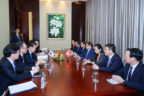 Thủ tướng đề nghị Hàn Quốc cấp vốn ưu đãi để xây đường sắt, đường bộ cao tốc - Ảnh 2.