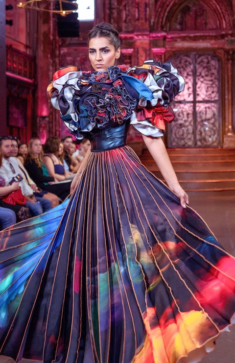 Tuyết Lê trình diễn thời trang tại New York Couture Fashion Week - Ảnh 8. Tuyết Lê trình diễn thời trang tại New York Couture Fashion Week - Ảnh 8.