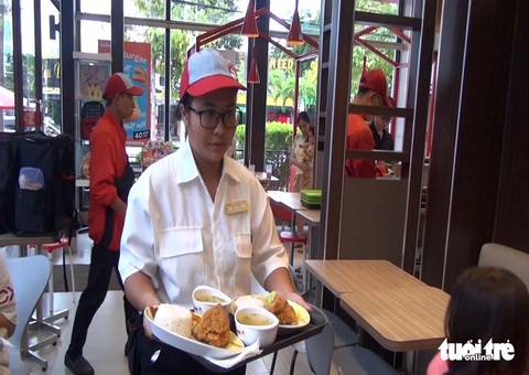 Ở trọ long đong không được vay vốn, cháu đậu đại học, cả nhà ôm nhau khóc - Ảnh 2.