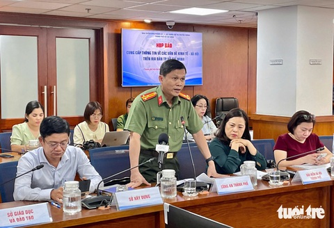 Công an thông tin về nhóm giả danh xe ôm công nghệ trước sân bay Tân Sơn Nhất - Ảnh 1.