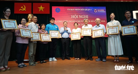 Quận 1 ra mắt Ki ốt đăng ký khám bệnh thông minh - Ảnh 1. Quận 1 ra mắt ki ốt đăng ký khám bệnh thông minh - Ảnh 1.