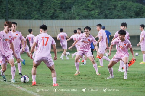 HLV Kim Sang Sik nhẹ nhàng với đội tuyển Việt Nam sau trận thắng CLB Nam Định - Ảnh 1. HLV Kim Sang Sik nhẹ nhàng với đội tuyển Việt Nam sau trận thắng CLB Nam Định - Ảnh 1.