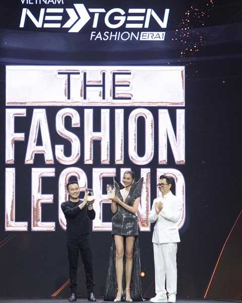 Thanh Hằng được vinh danh ‘The Fashion Legend’ - Ảnh 4. Thanh Hằng được vinh danh ‘The Fashion Legend’ - Ảnh 4.