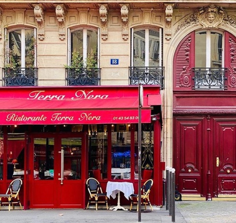 4 không gian 'Emily in Paris' tràn ngập cảm hứng trang trí - Ảnh 15.