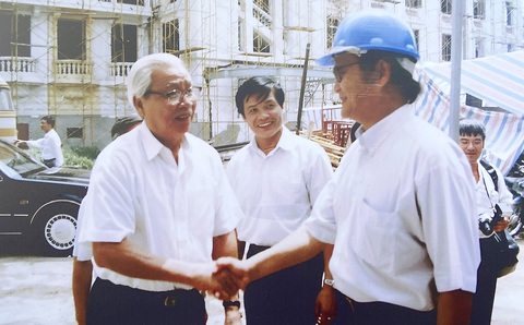 GS Hoàng Đạo Kính và những chuyện gay cấn trùng tu - Ảnh 1. GS Hoàng Đạo Kính và những chuyện gay cấn trùng tu - Ảnh 1.
