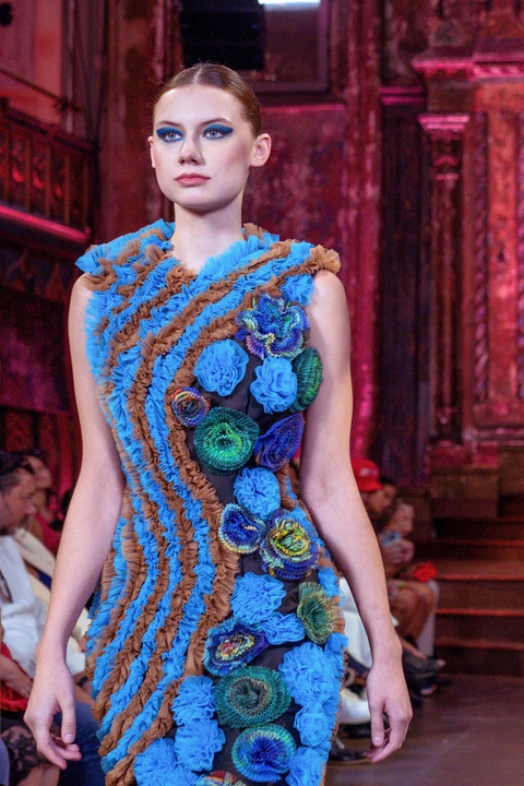 Tuyết Lê trình diễn thời trang tại New York Couture Fashion Week - Ảnh 10. Tuyết Lê trình diễn thời trang tại New York Couture Fashion Week - Ảnh 10.