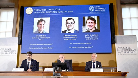 Nobel Hóa học 2024: Hiện thực hóa giấc mơ 50 năm - Ảnh 1. Nobel Hóa học 2024: Hiện thực hóa giấc mơ 50 năm - Ảnh 1.