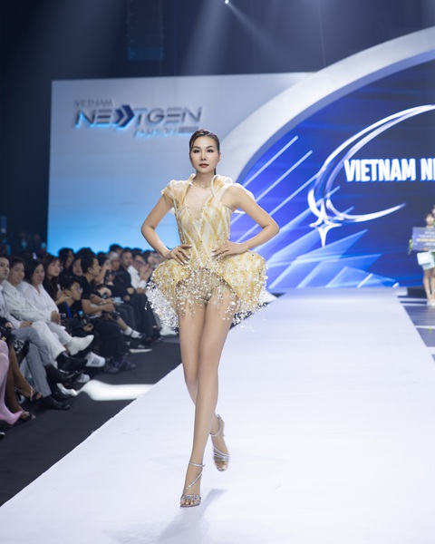 Thanh Hằng được vinh danh ‘The Fashion Legend’ - Ảnh 5. Thanh Hằng là 'huyền thoại thời trang Việt' - Ảnh 5.