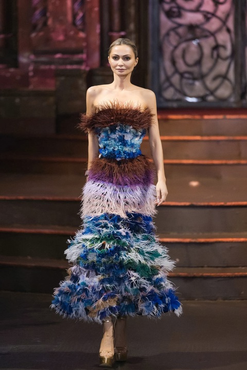 Tuyết Lê trình diễn thời trang tại New York Couture Fashion Week - Ảnh 9. Tuyết Lê trình diễn thời trang tại New York Couture Fashion Week - Ảnh 9.